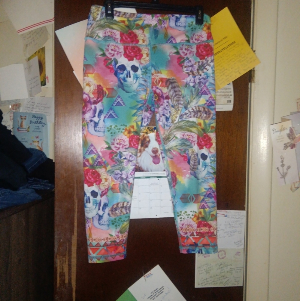 KALI Multicolored Skull Athletic Cropped Leggings